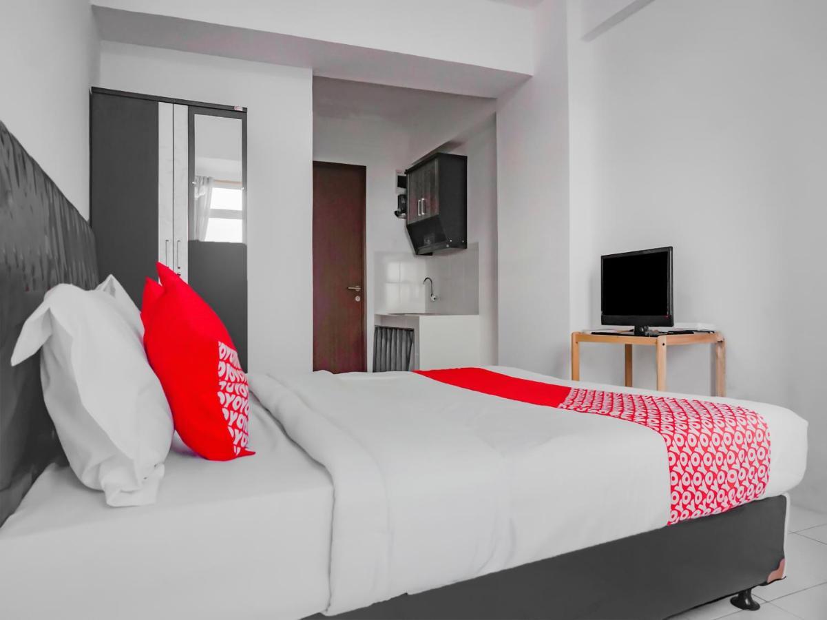 Oyo 90241 Sirooms Apartmen Gunung Putri Bogor Exteriör bild